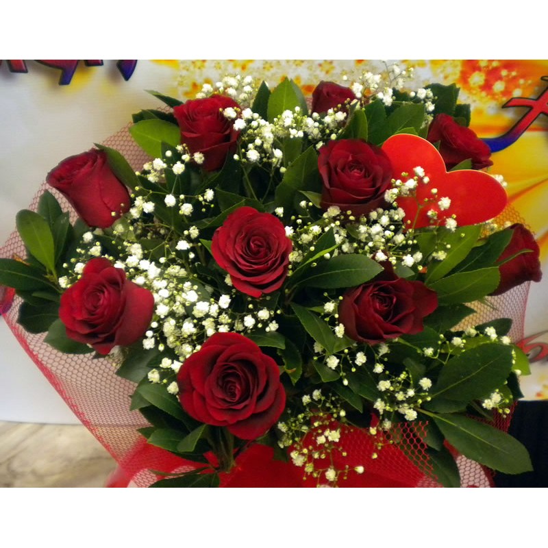 rose bouquet for valentine's day by flower shop Anoiksi