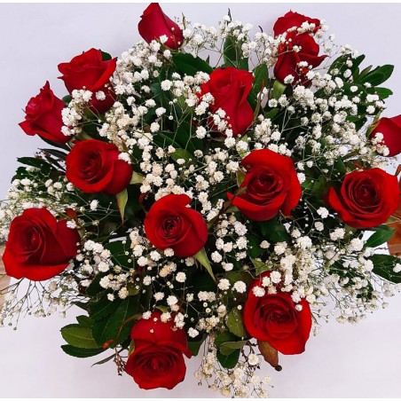 Κόκκινα τριαντάφυλλα για τη γιορτή των ερωτευμένων. Στείλτε την αγάπη σας με μια υπέροχη ανθοδέσμη. Δωρεάν αποστολή για Δράμα